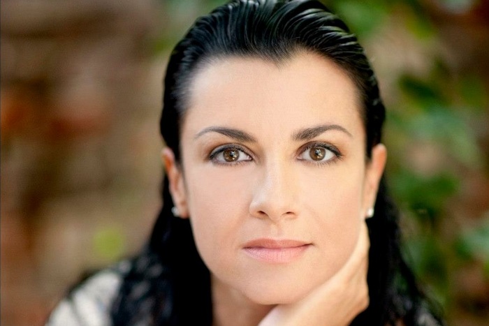 Близо денонощие след като оперната прима Александрина Пендачанска обяви че